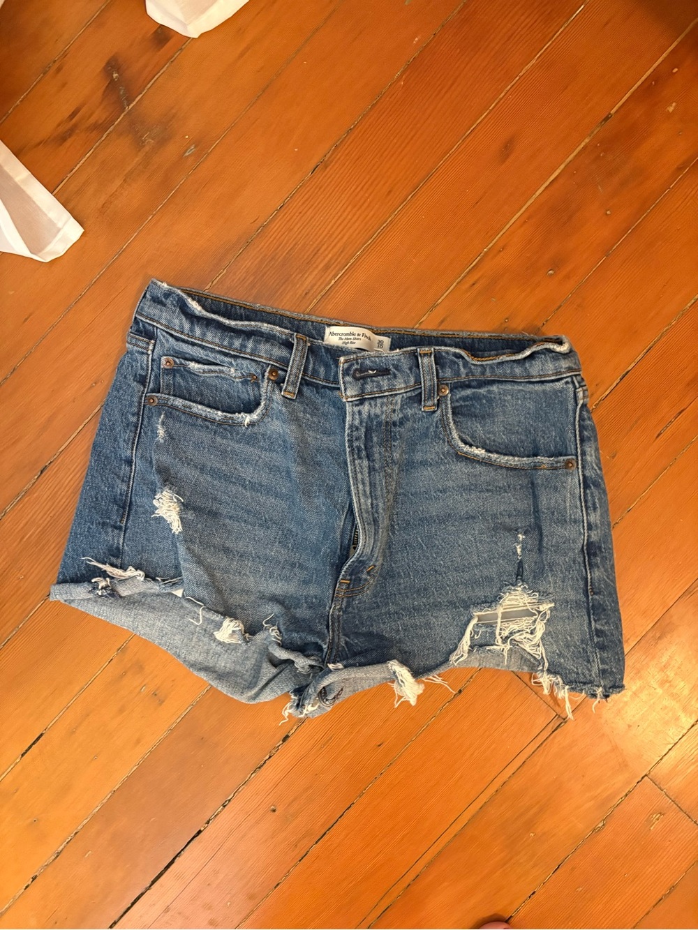 Abercrombie & Fitch High Rise Mom Shortd